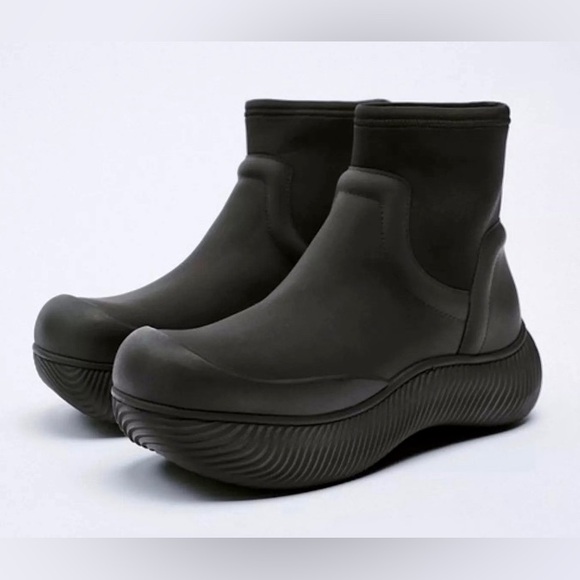 Zara Women’s 10 / EU 41 Black Chunky Lug Rubber Ankle Puddle Boots Shoes NWOT - Picture 2 of 12